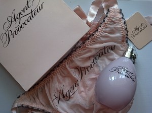 Agent provocateur signiture2