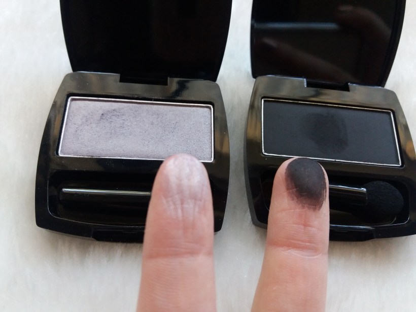 Avon true colour mono eyeshadow iris icing